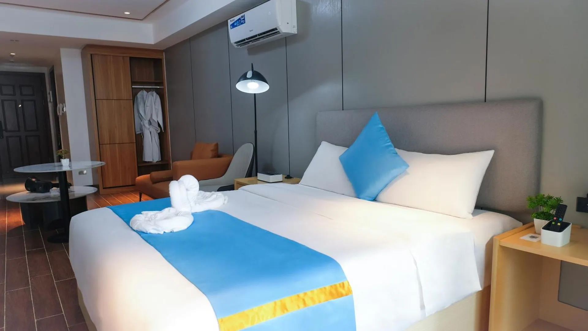 ****  Golden Seagulls Hotel Paranaque City Philippines